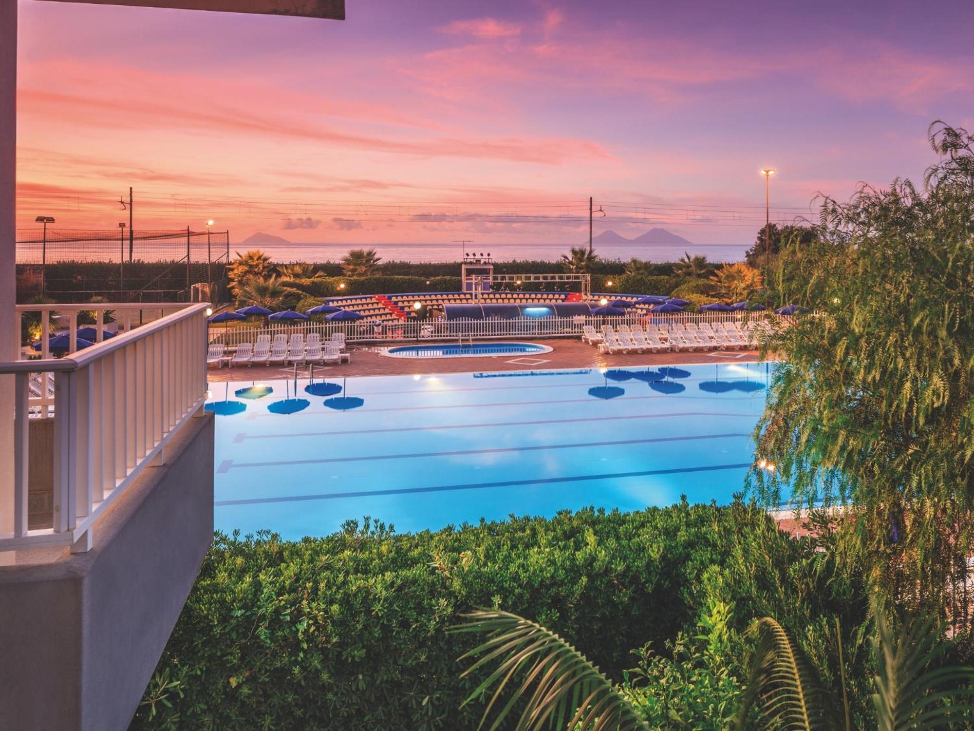 Riviera Del Sole Hotel Resort Spa Пирайно Екстериор снимка