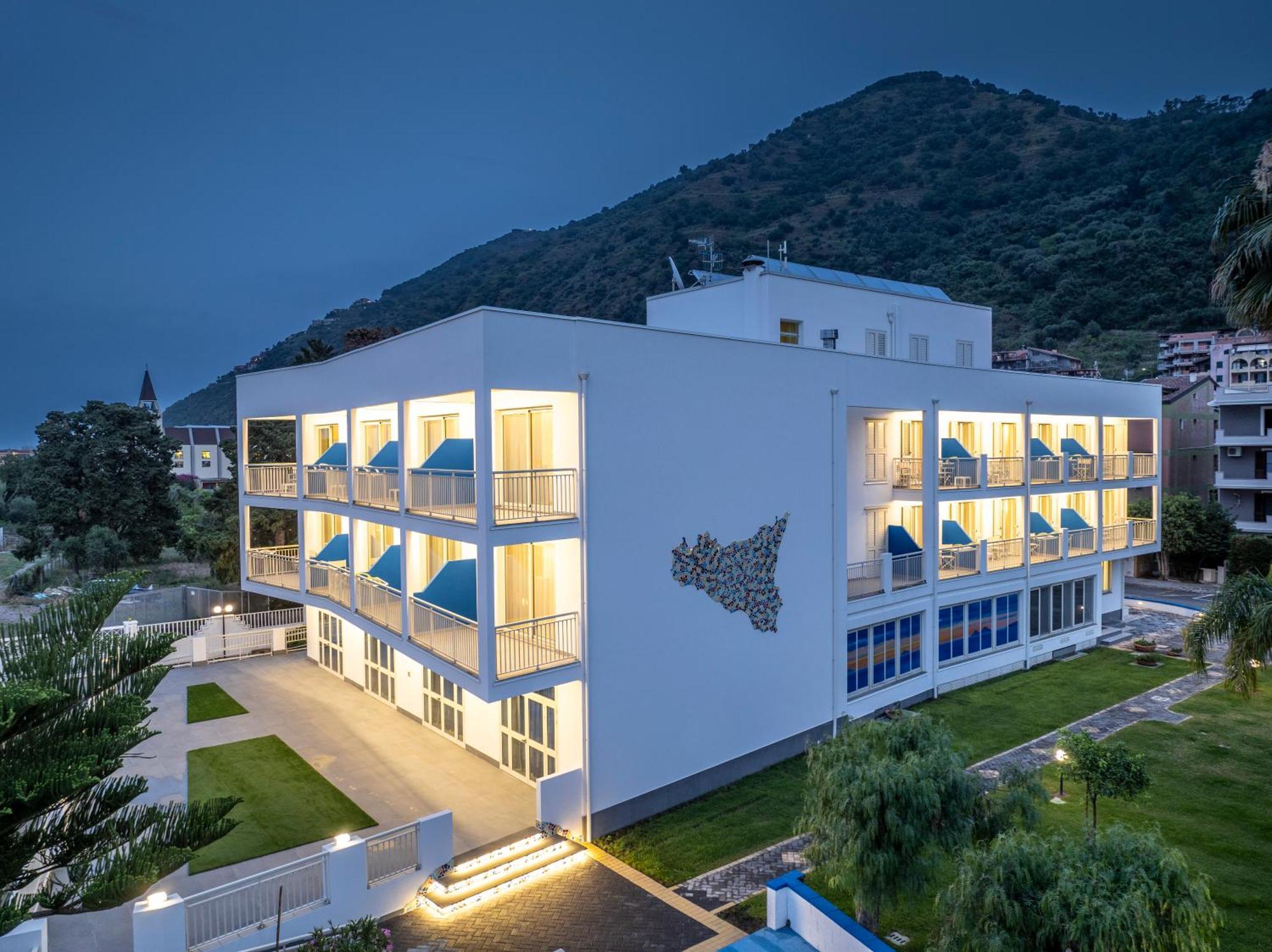 Riviera Del Sole Hotel Resort Spa Пирайно Екстериор снимка