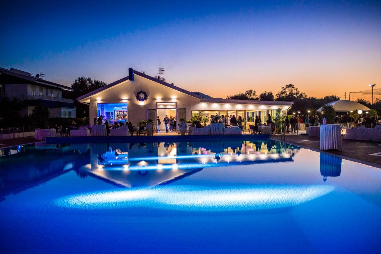 Riviera Del Sole Hotel Resort Spa Пирайно Екстериор снимка